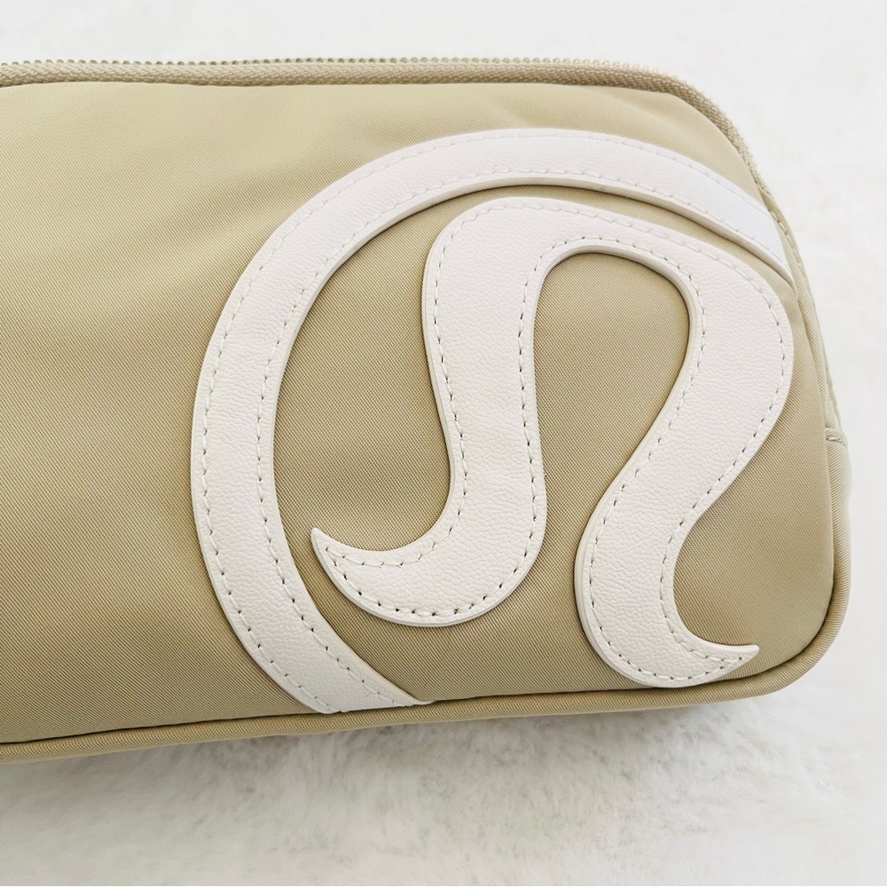 Lululemon Everywhere Belt Bag - Picture 3 of 9